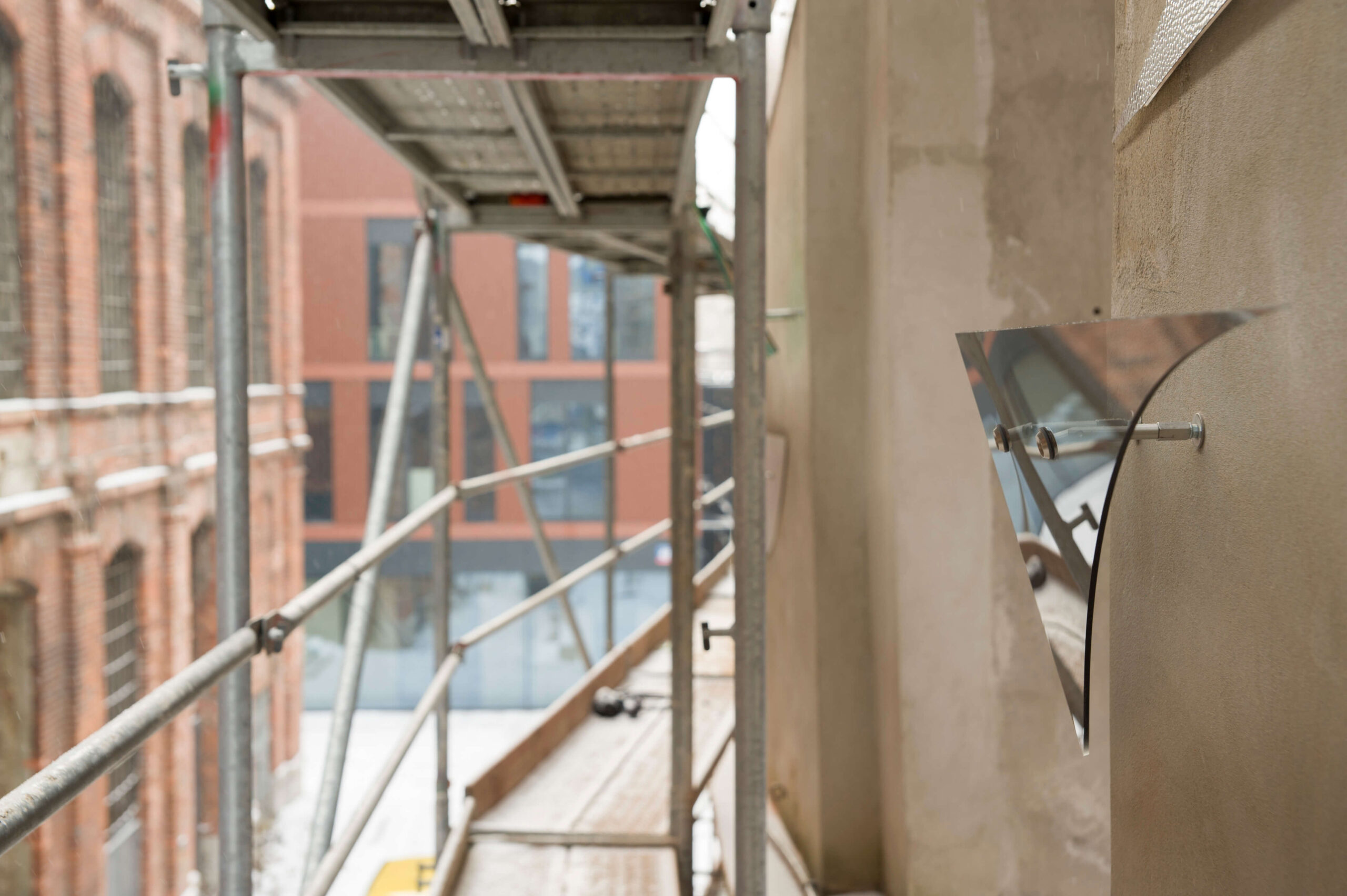 Montaż instalacji artystycznej, fot. Łukasz Piernikowski