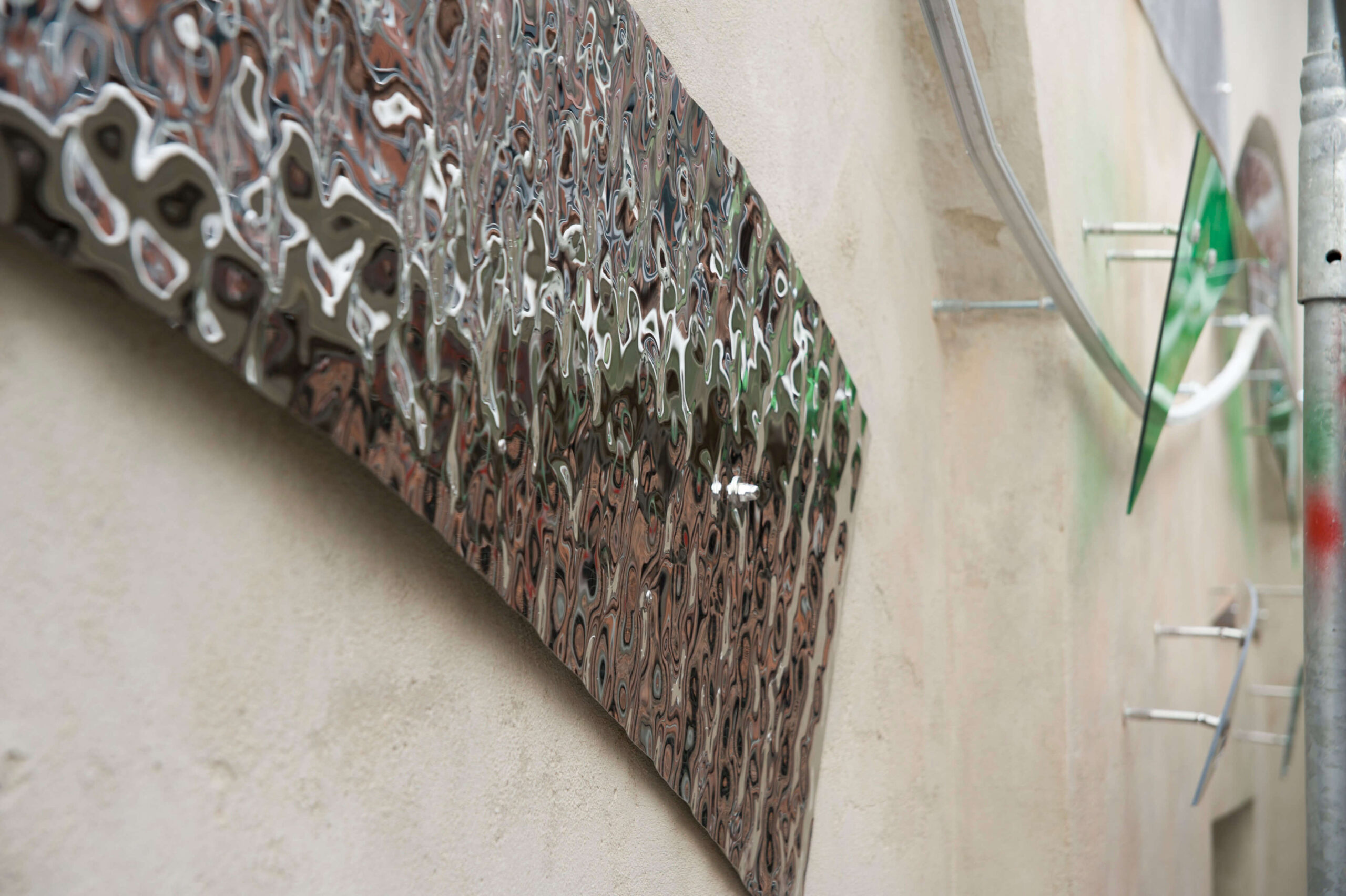 Montaż instalacji artystycznej, fot. Łukasz Piernikowski