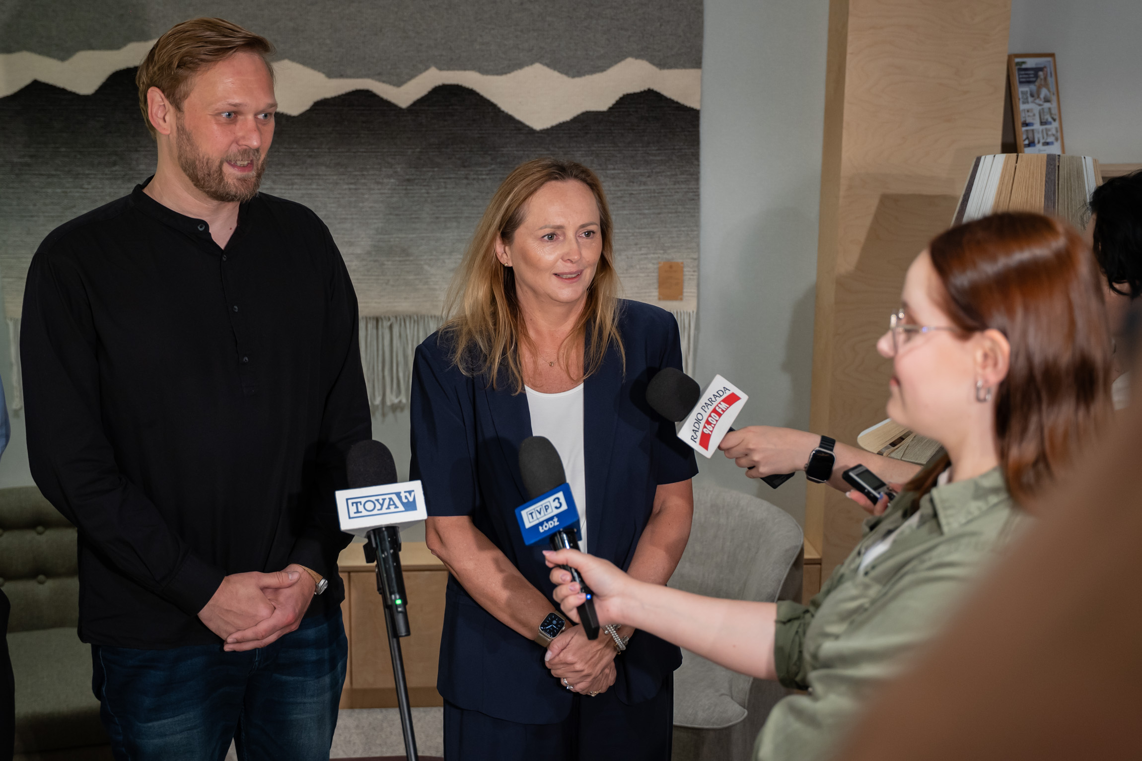 Michał Piernikowski i Joanna Skrzydlewska podczas wypowiedzi dla mediów w Fuzji